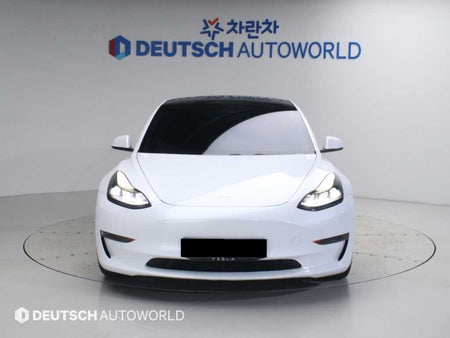 Tesla Model 3 — photo 03