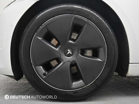 Tesla Model 3 — photo 05