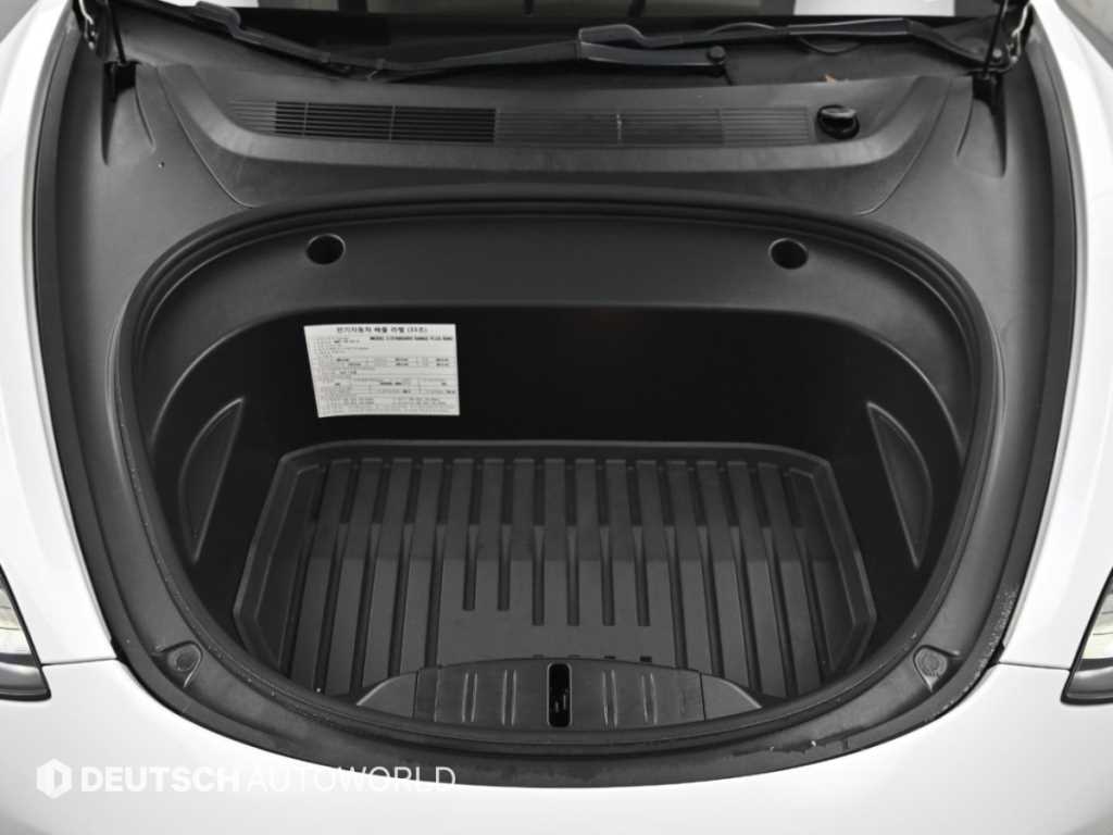 Tesla Model 3 — photo 06