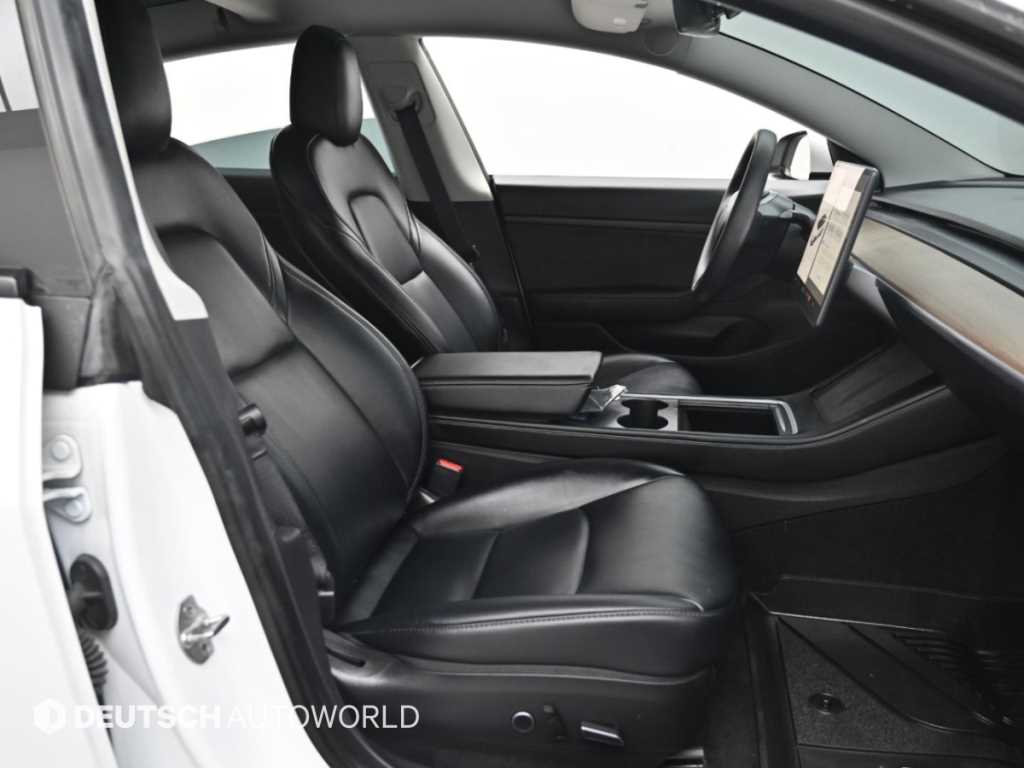 Tesla Model 3 — photo 10