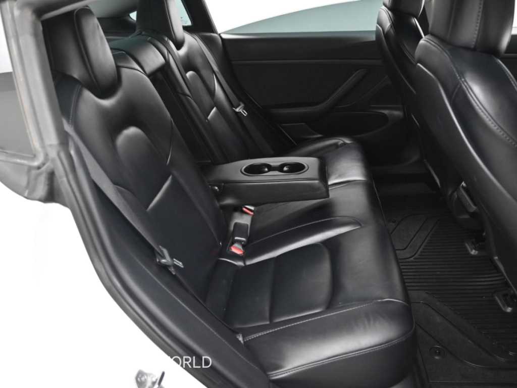 Tesla Model 3 — photo 12