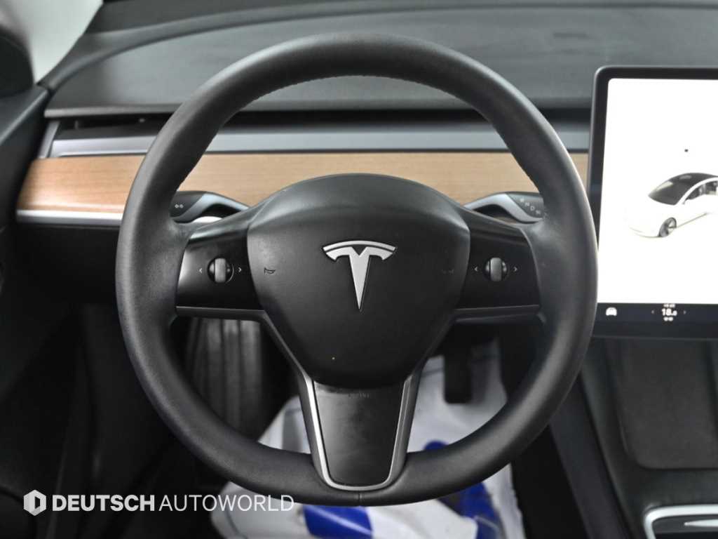 Tesla Model 3 — photo 13