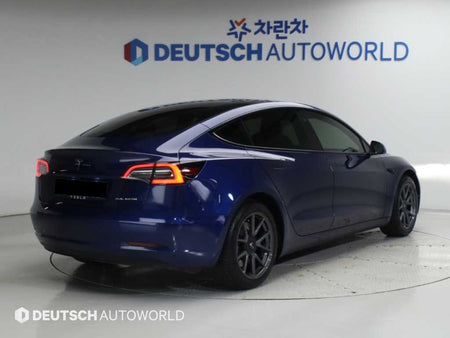 Tesla Model 3 — photo 02