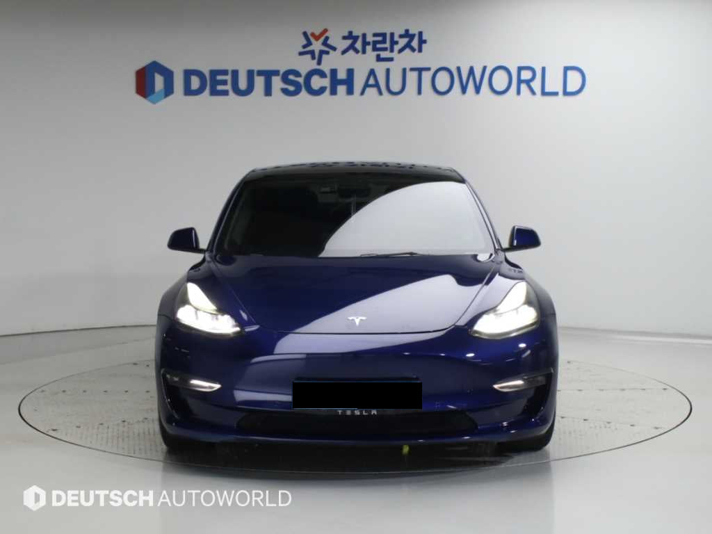 Tesla Model 3 — photo 03