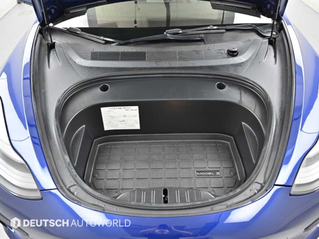 Tesla Model 3 — photo 06