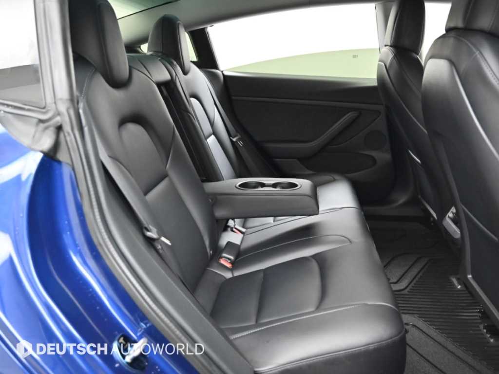 Tesla Model 3 — photo 12