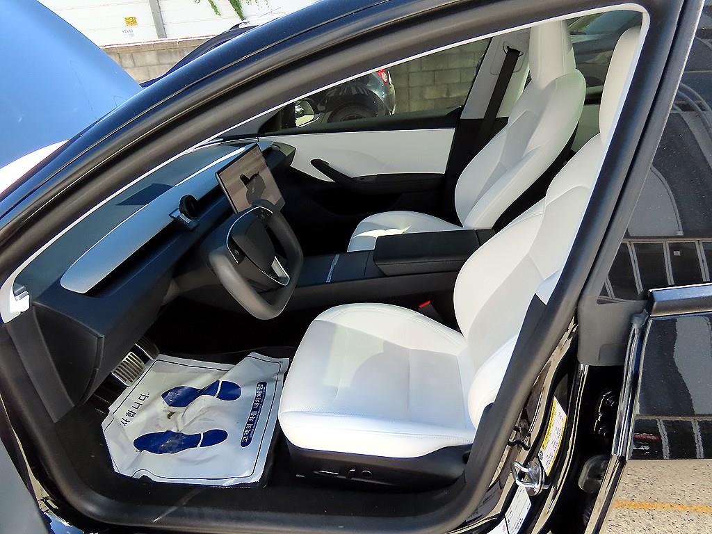Tesla Model 3 — photo 05