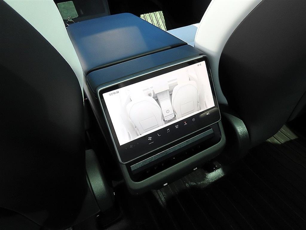 Tesla Model 3 — photo 16