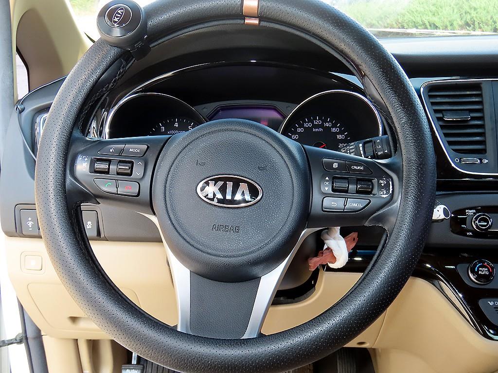 Kia Carnival — photo 09