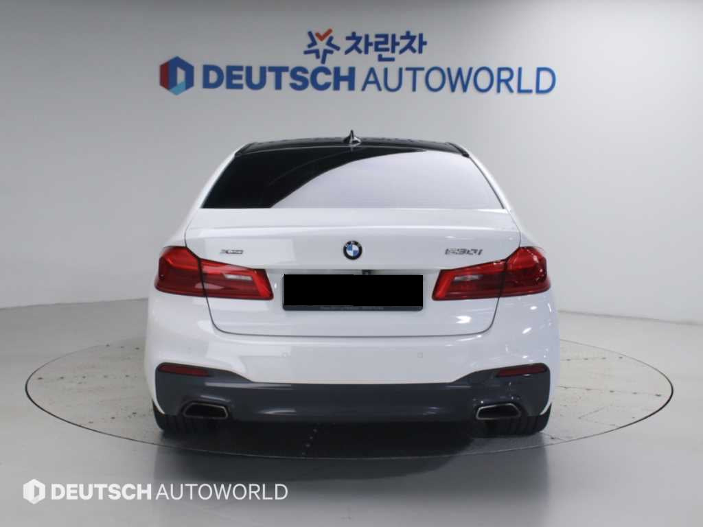 BMW 5-Series — photo 04