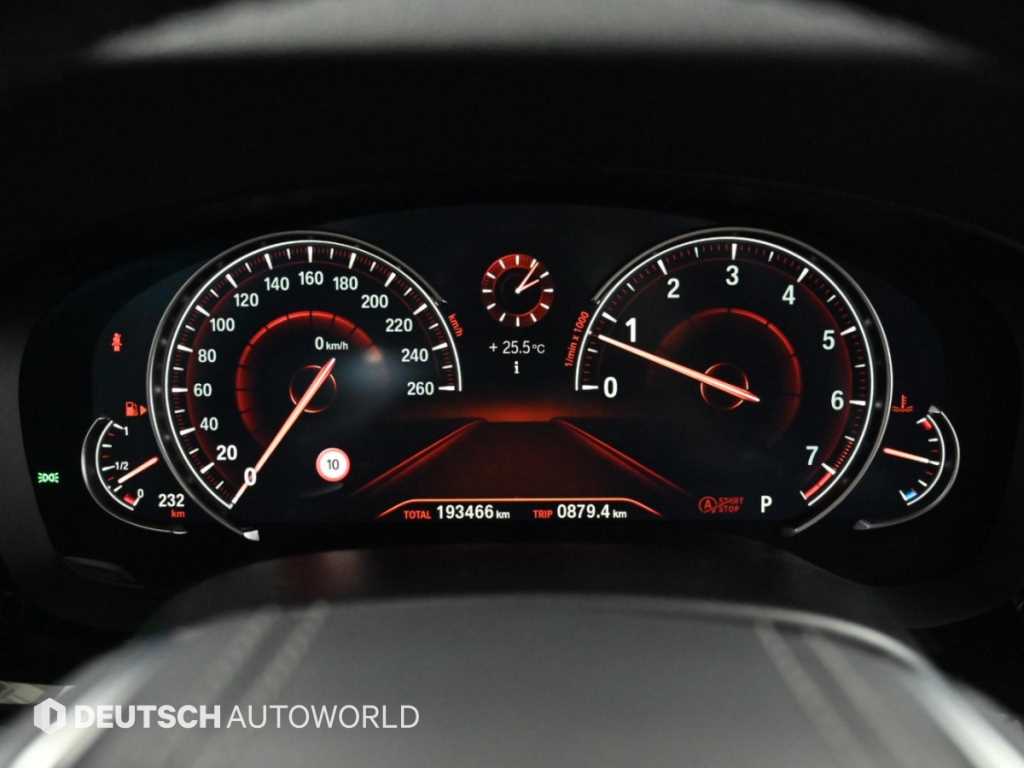BMW 5-Series — photo 08