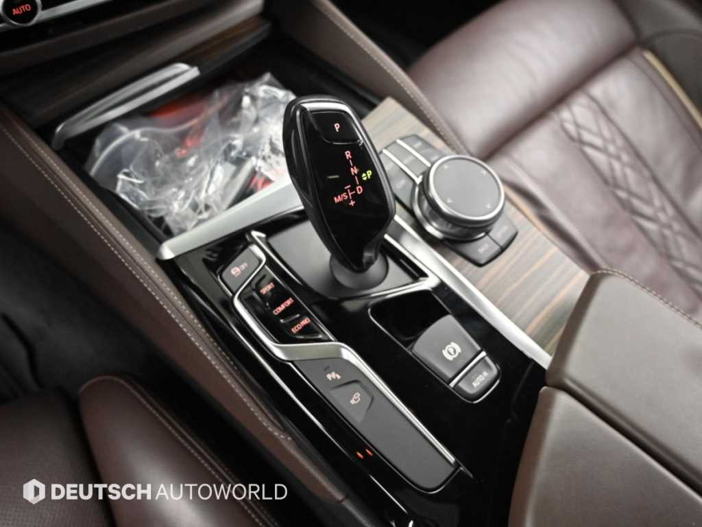 BMW 5-Series — photo 09