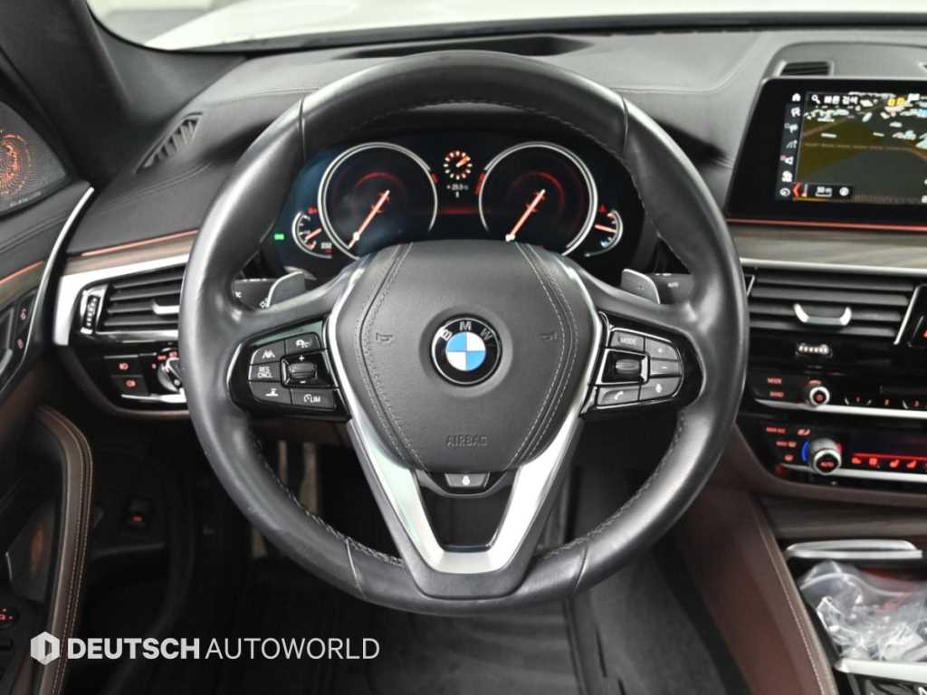 BMW 5-Series — photo 13