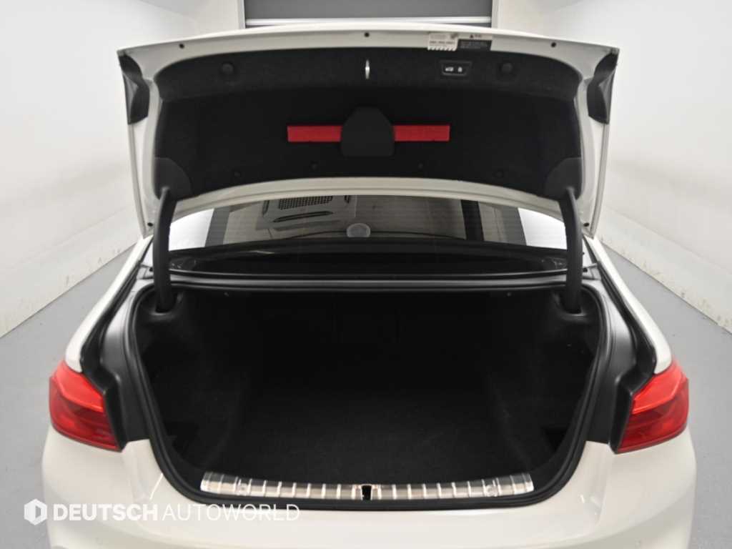 BMW 5-Series — photo 19