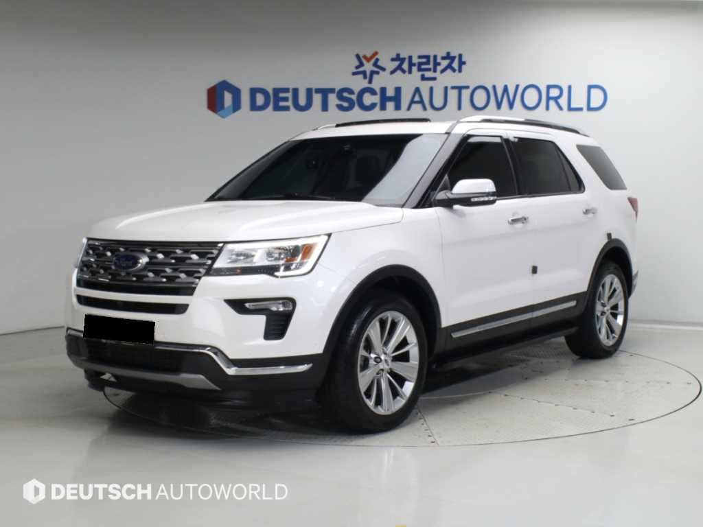 Ford Explorer — photo 01