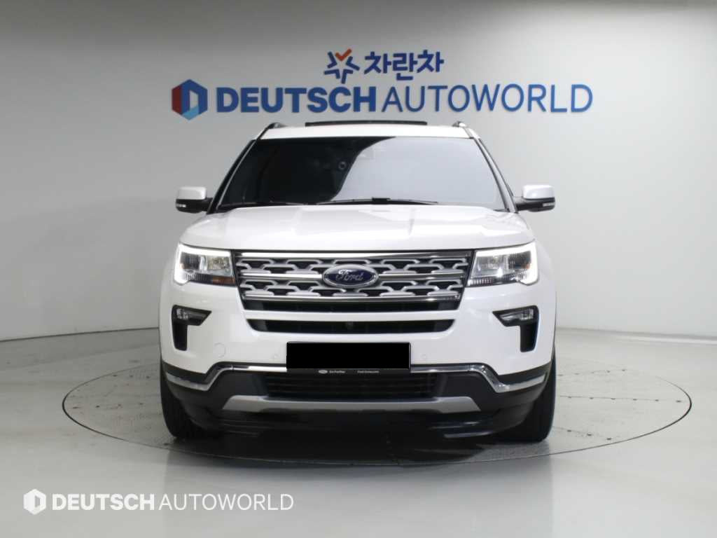 Ford Explorer — photo 03