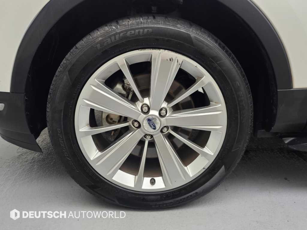 Ford Explorer — photo 05