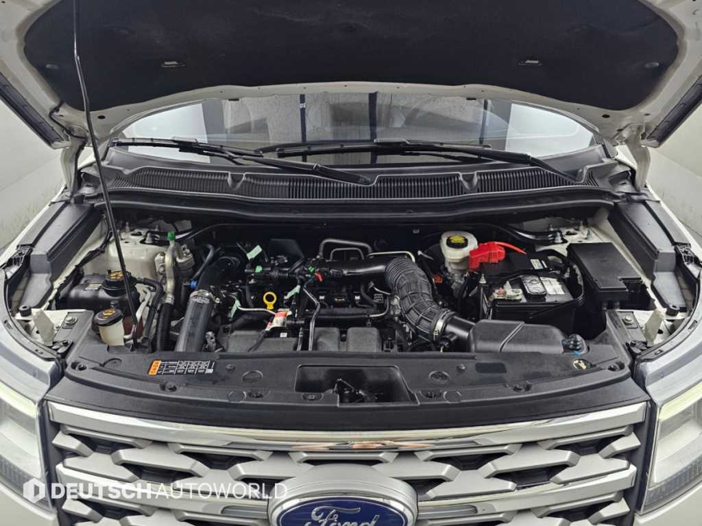 Ford Explorer — photo 06