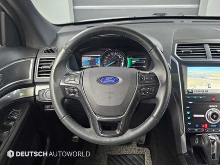 Ford Explorer — photo 13