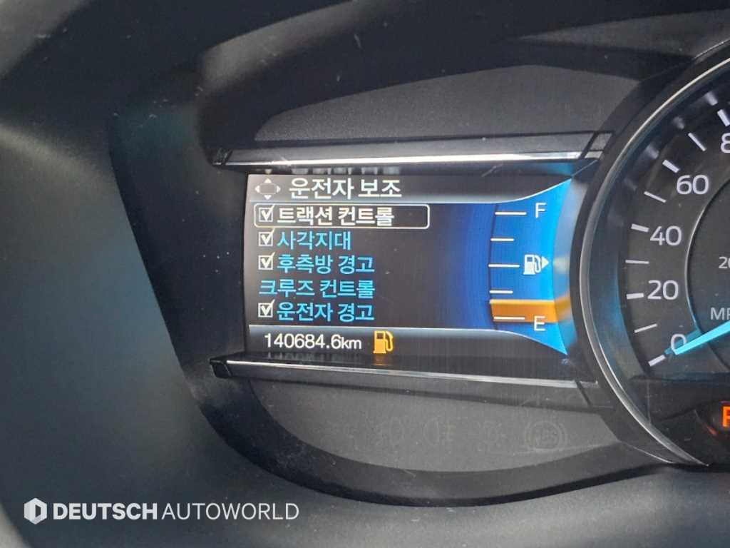 Ford Explorer — photo 17