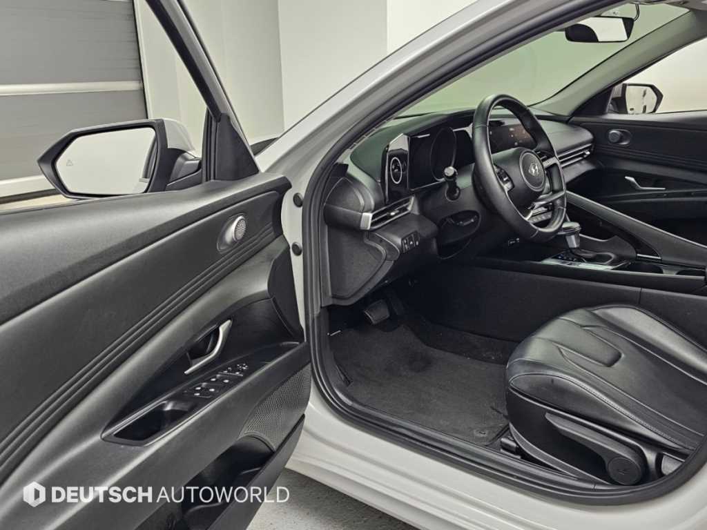 Hyundai Avante — photo 16