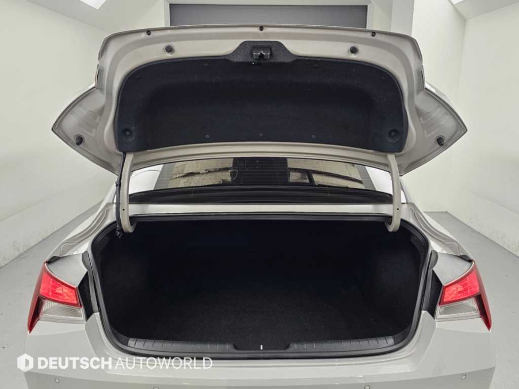 Hyundai Avante — photo 19
