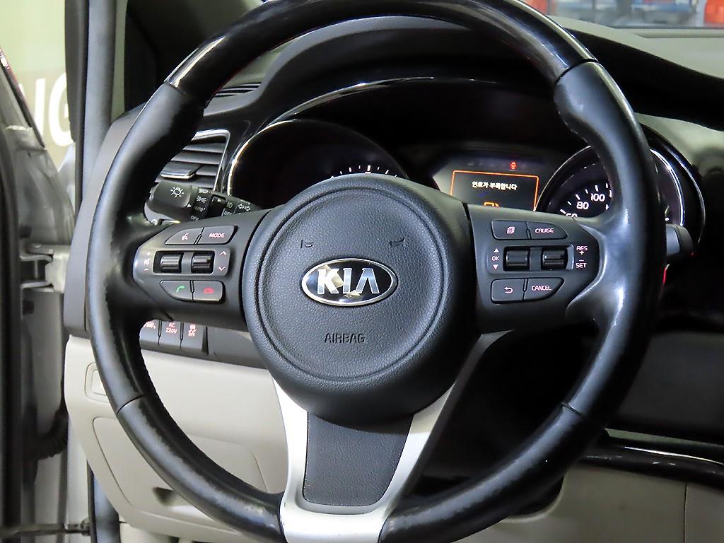 Kia Carnival — photo 08