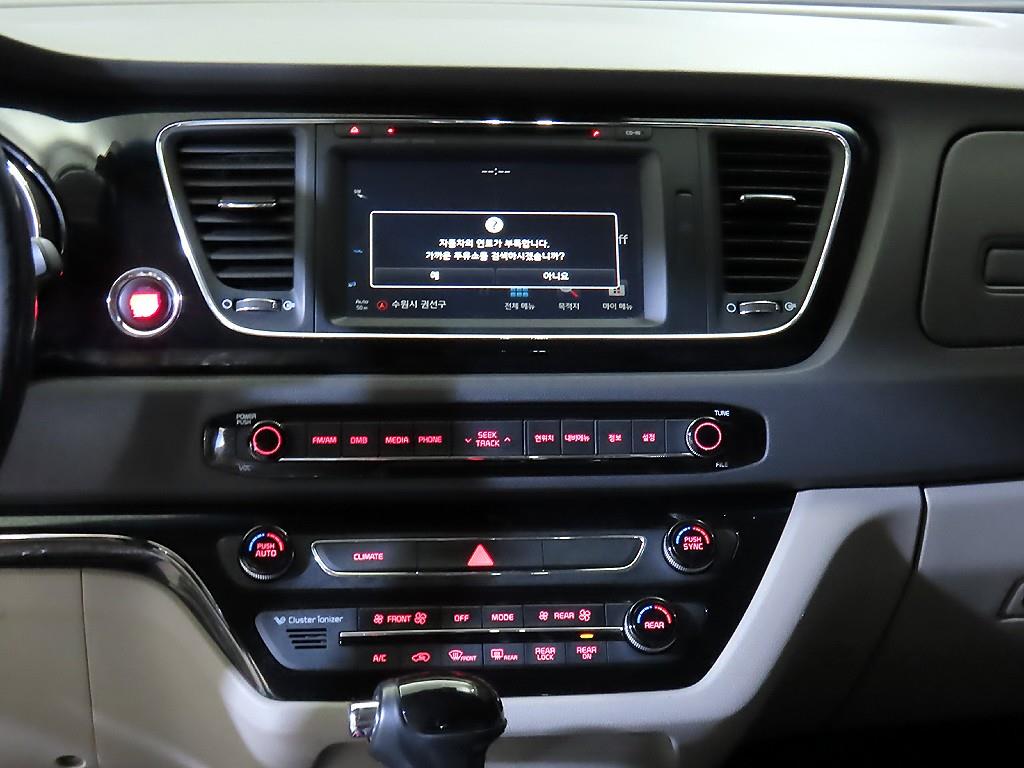 Kia Carnival — photo 11