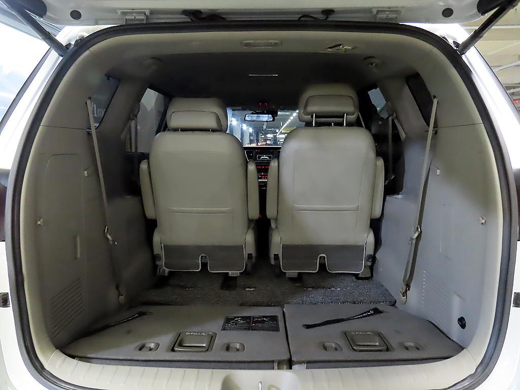 Kia Carnival — photo 17