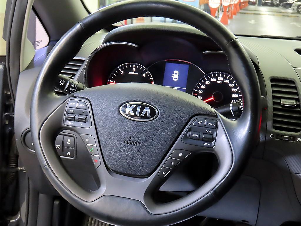 Kia K3 — photo 08