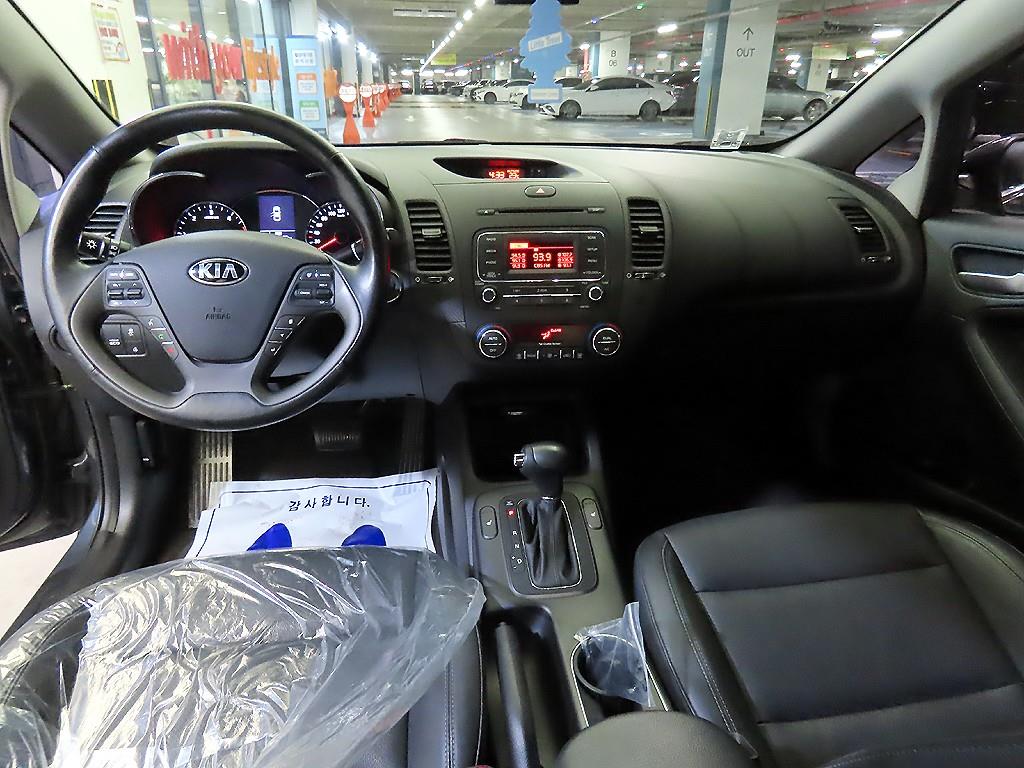 Kia K3 — photo 10