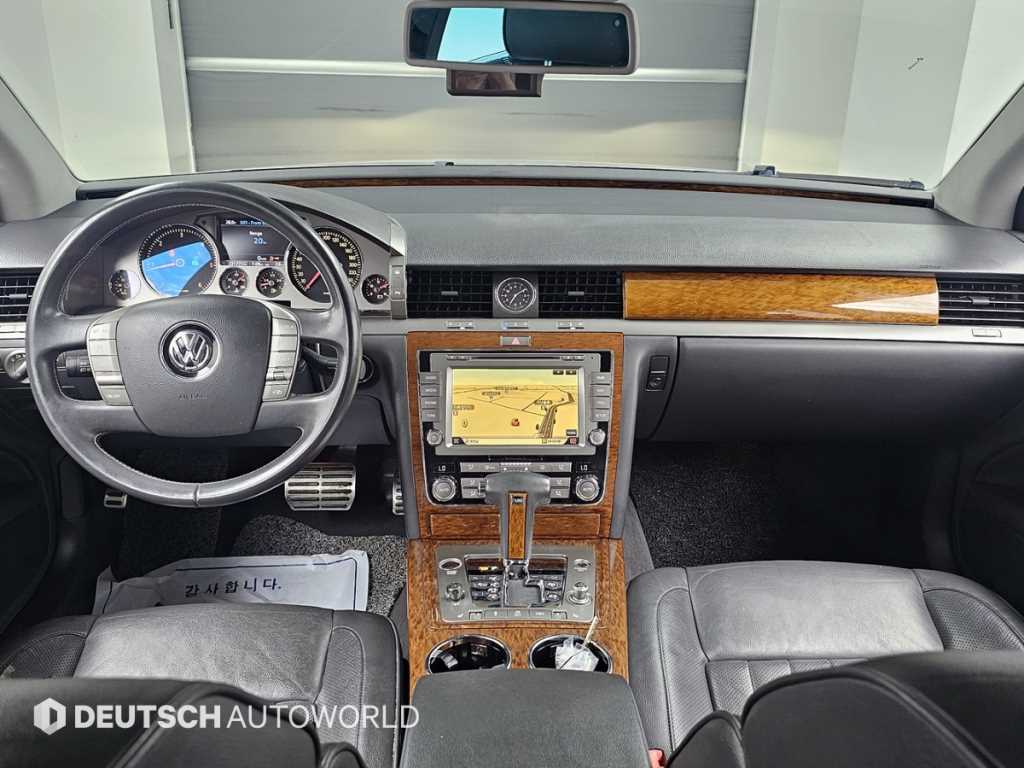 Volkswagen Phaeton — photo 07