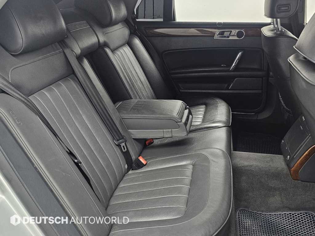 Volkswagen Phaeton — photo 12