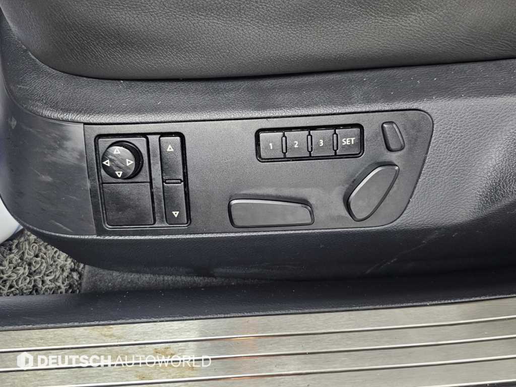Volkswagen Phaeton — photo 17