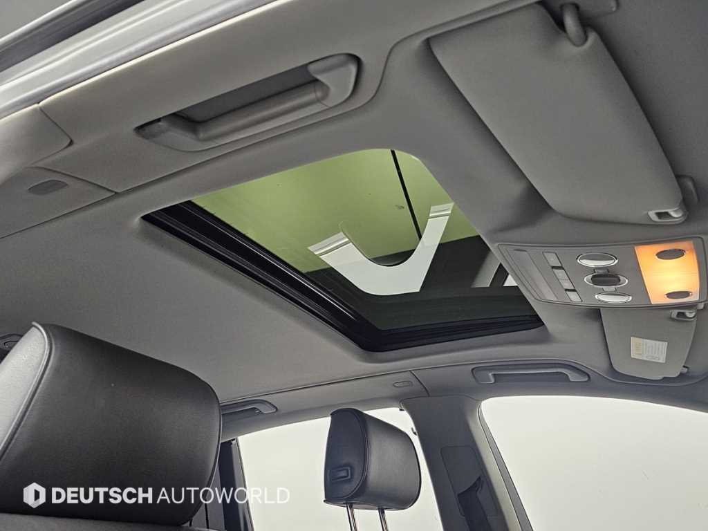 Volkswagen Phaeton — photo 18