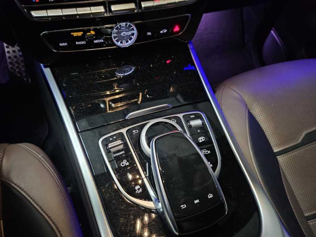 Mercedes-Benz G-Class — photo 13