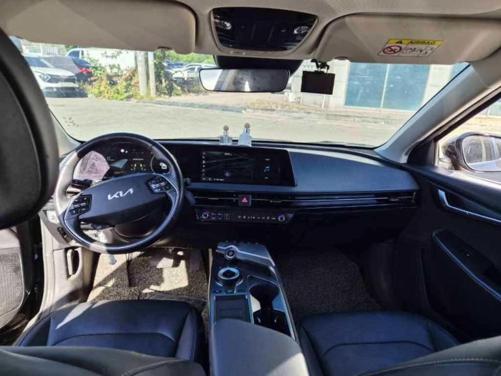 Kia EV6 — photo 10