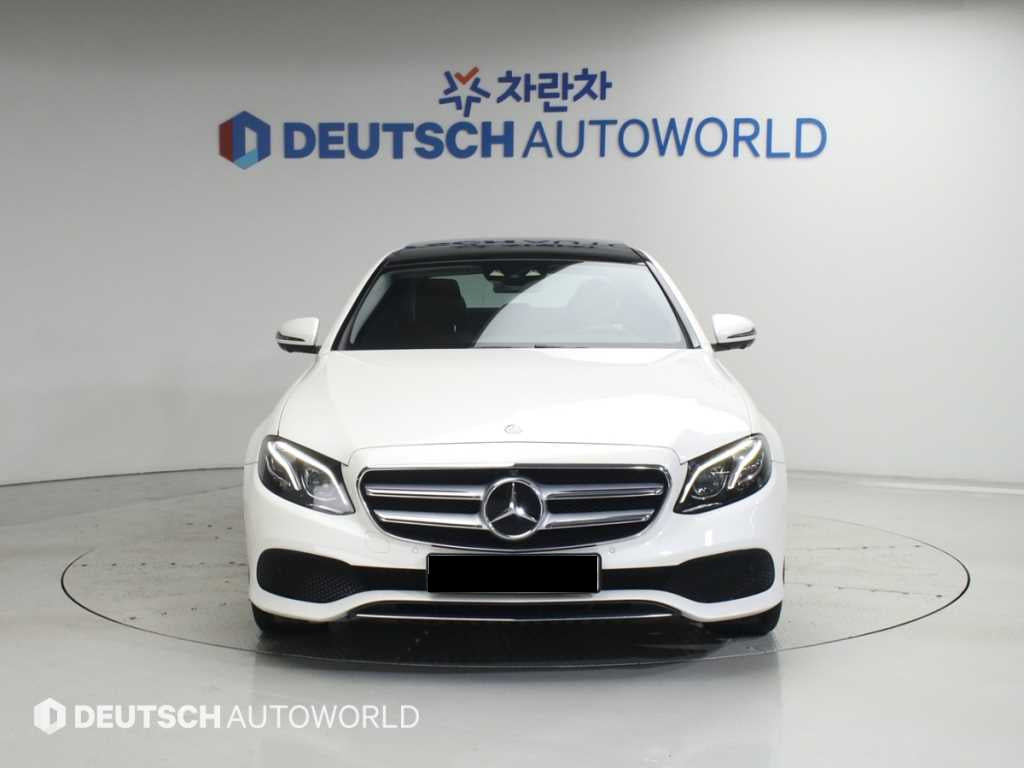 Mercedes-Benz E-Class — photo 03