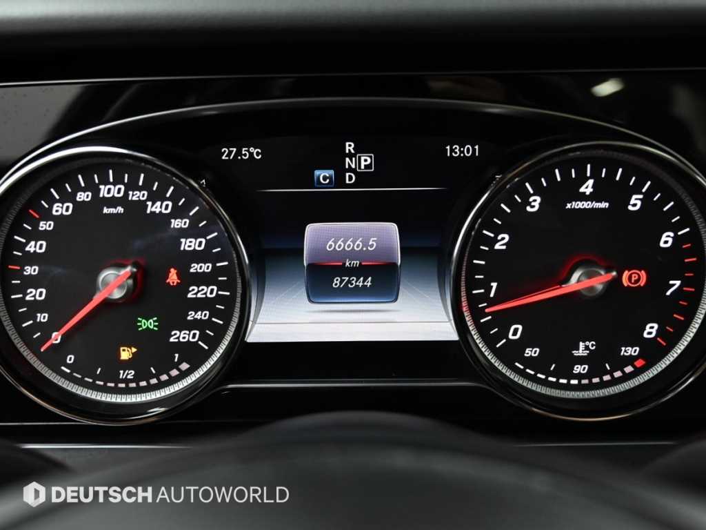 Mercedes-Benz E-Class — photo 08