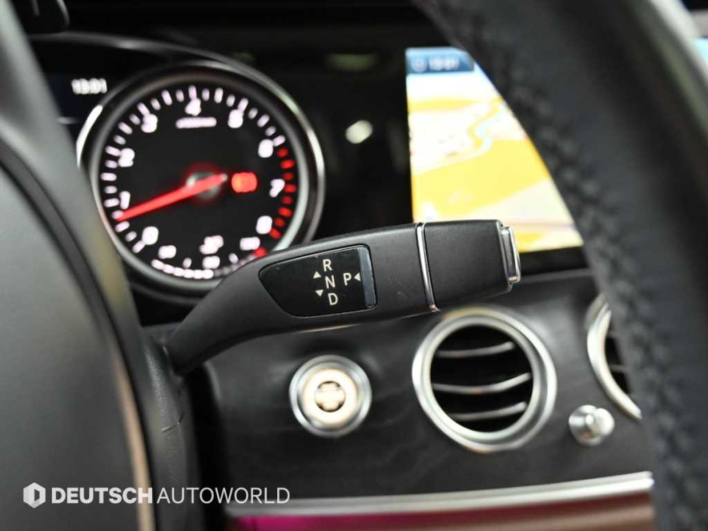 Mercedes-Benz E-Class — photo 09