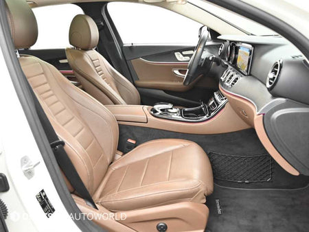 Mercedes-Benz E-Class — photo 10