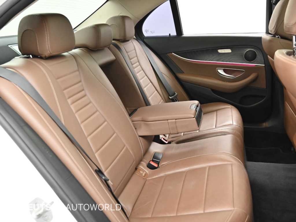 Mercedes-Benz E-Class — photo 12