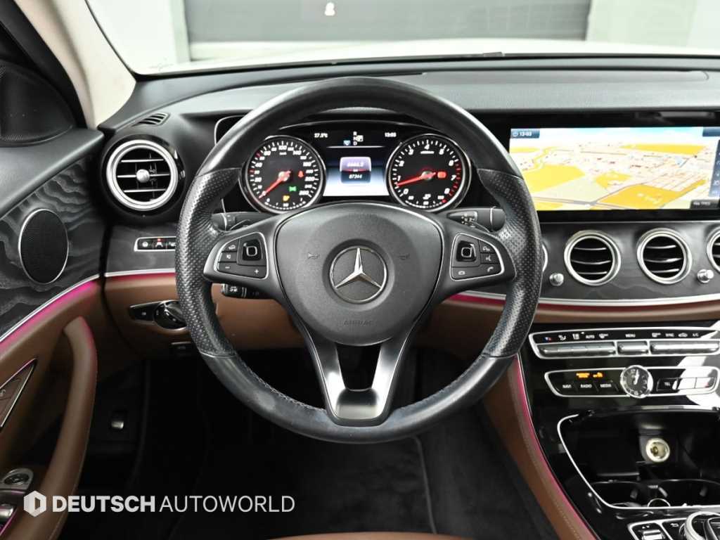 Mercedes-Benz E-Class — photo 13
