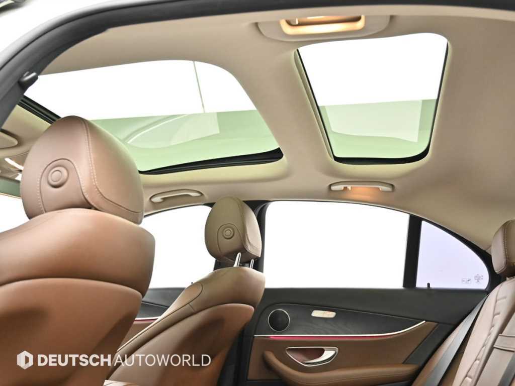 Mercedes-Benz E-Class — photo 18
