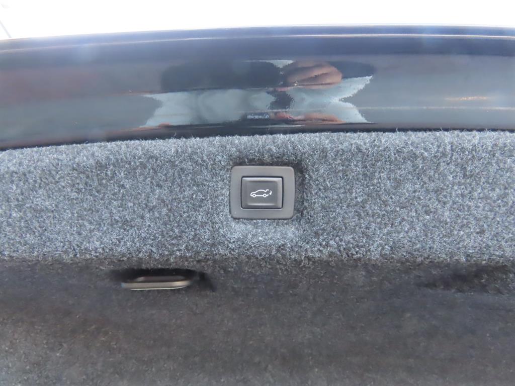 Cadillac CT6 — photo 06