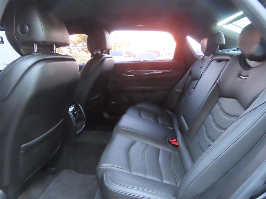 Cadillac CT6 — photo 08