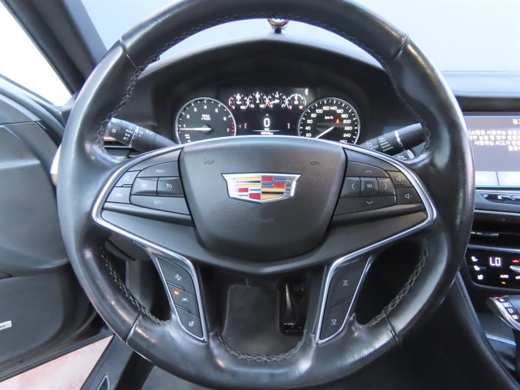 Cadillac CT6 — photo 11