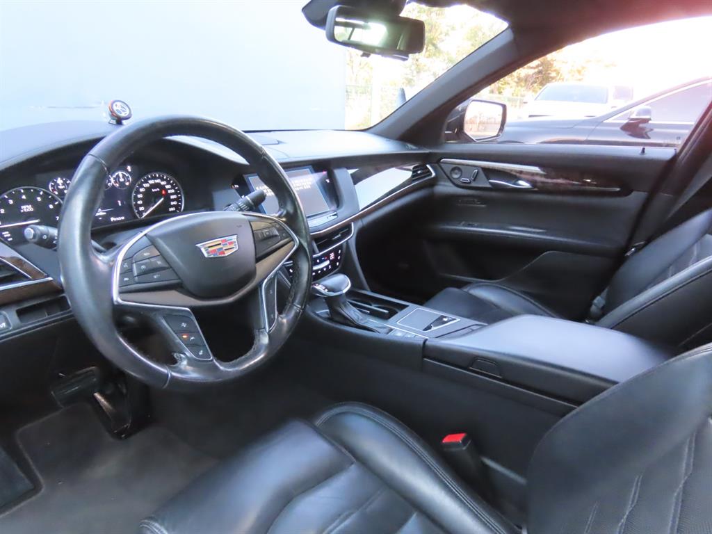 Cadillac CT6 — photo 16