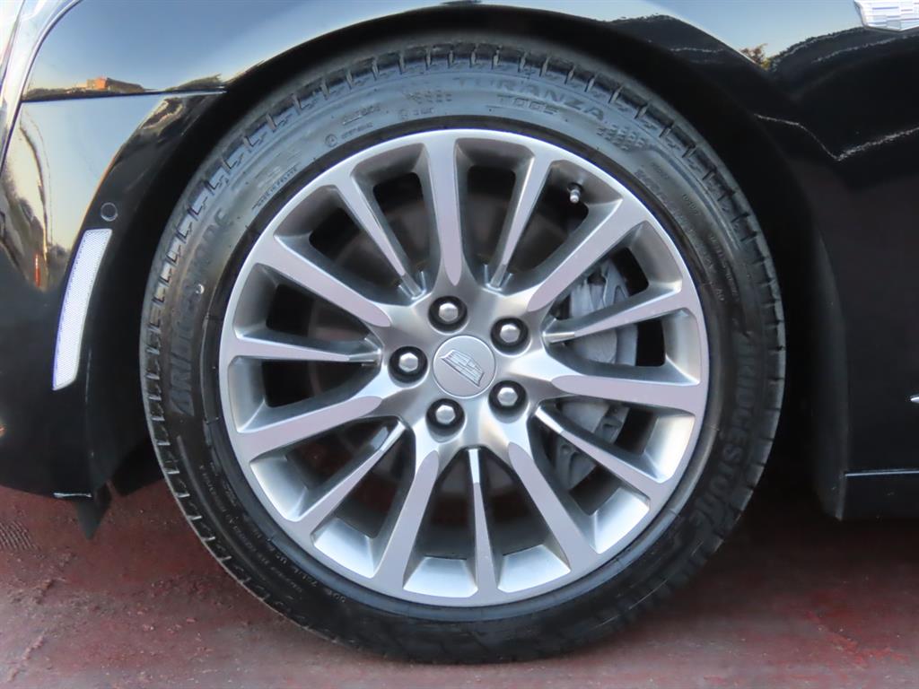 Cadillac CT6 — photo 20