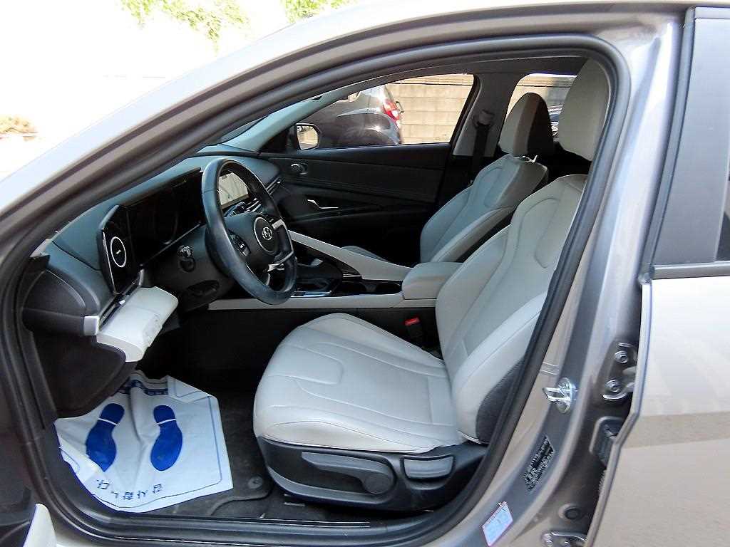 Hyundai Avante — photo 05
